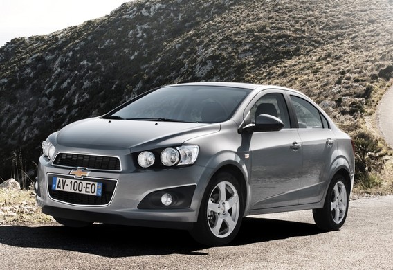 كيفية تغيير مرشح الصالون في Chevrolet Aveo