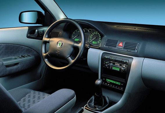 Smantellamento di un titolare di una tazza nel pannello frontale di Skoda Octavia A4 (Tour)