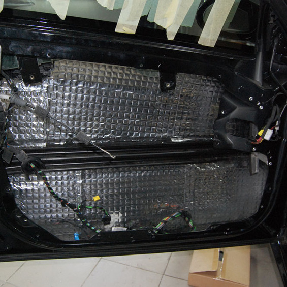 Isolamento acustico completo di Mercedes-Benz S - klassse (W221)