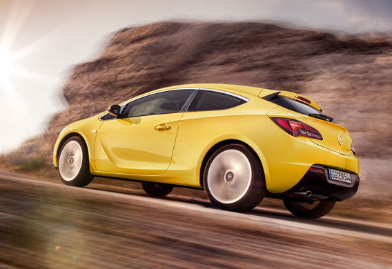 Tout le temps, les tapis en caoutchouc Opel Astra J GTC sont utilisés.