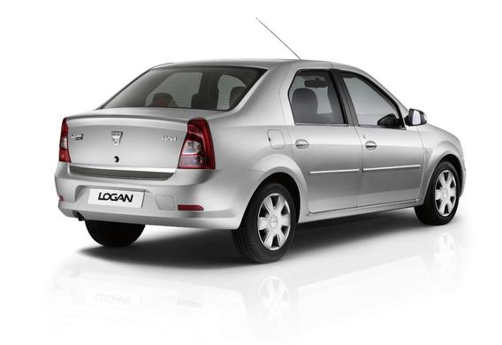 Come faccio a trasportare lunghi carichi in Renault Logan?