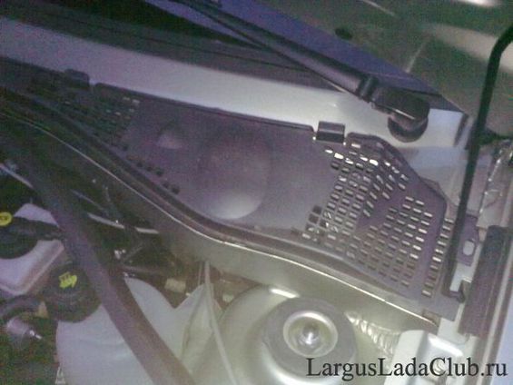 Installation of the Lada Largus air intake filter