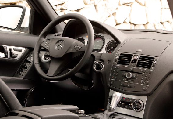 Rimozione di Central Deflector presso Mercedes-Benz C-Klasse (W204)