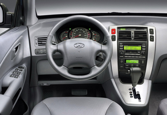 When the air conditioner is switched on in Hyundai Tuson's cabin, there is an unpleasant odour