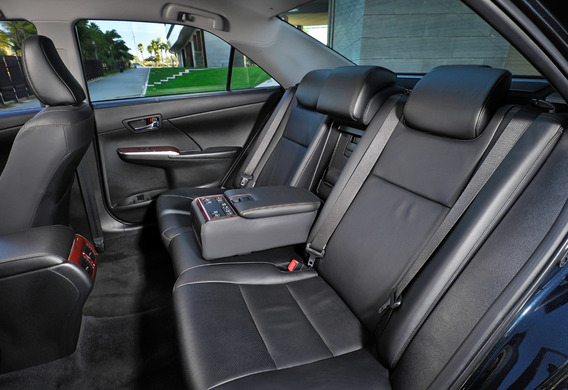 The seats in the Toyota Camry VII are cleaned up and cracked