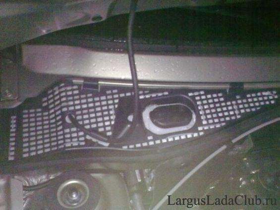 Installation of the Lada Largus air intake filter
