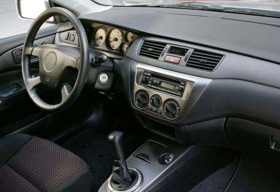 Features of the air conditioner at Mitsubishi Lancer 9