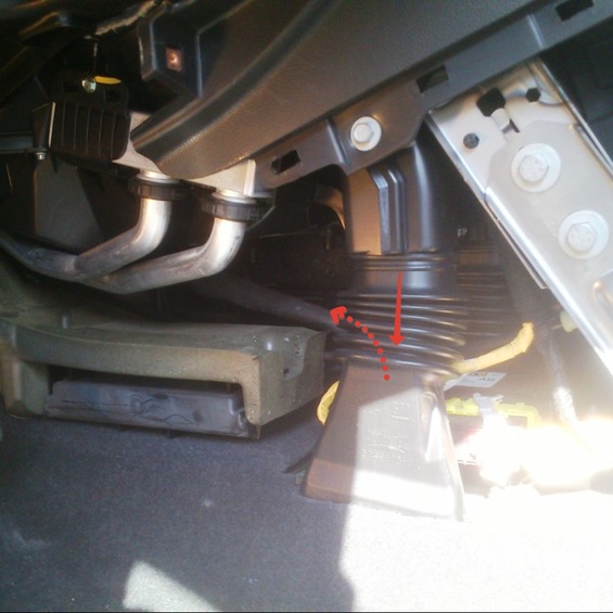 Riparazione di una stufa su Chevrolet Cruz.