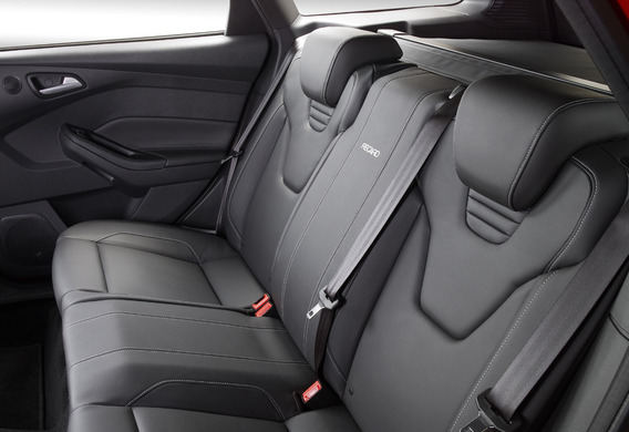 Withdrawal of the rear seat of Ford Focus 3