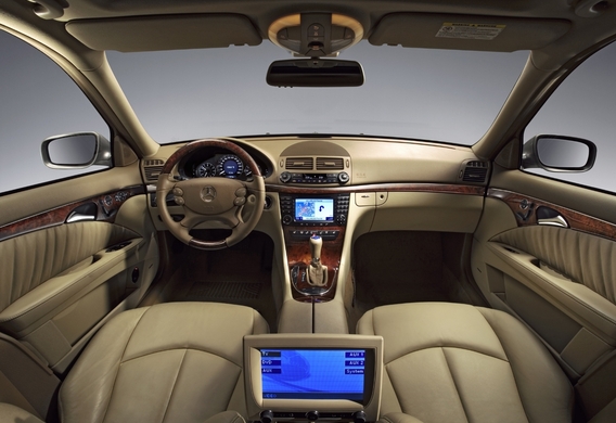 Se il Mercedes E-Class Navigation System (W211) può essere aggiornato