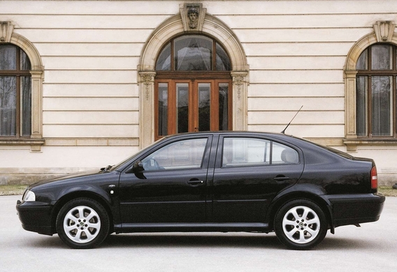 Smantellamento degli altoparlanti posteriori su Skoda Octavia A4 (Tour) Combi