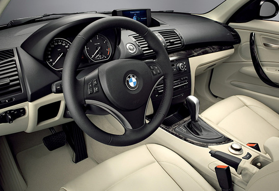 W jaki sposób iDrive jest zarządzany przez BMW serii 1-Series E87, E20