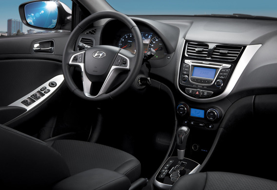¿Puede desactivar la habilitación automática de AC cuando piensa en un parabrisas en Hyundai Solaris?