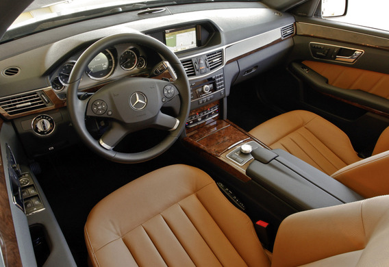 يتم استخدام خانة الذاكرة في اللوحة الخاصة بها في المرسيدس E-Class (W212)