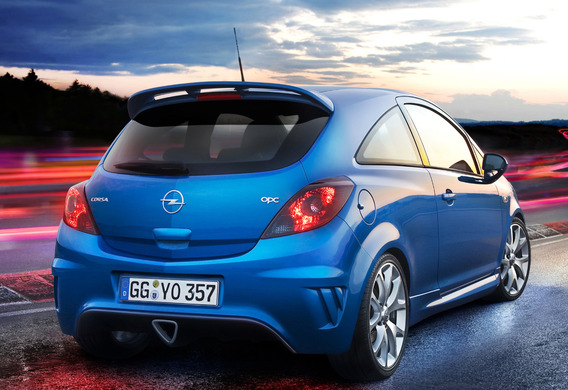 Can you open the boot door of the Opel Opel Corsa D from the salon?