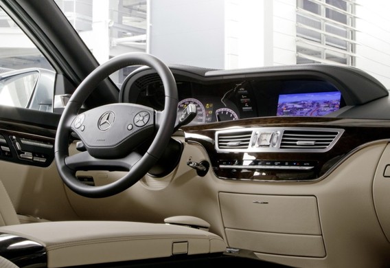 Route options in the Mercedes-Benz S-class navigation system (W221)