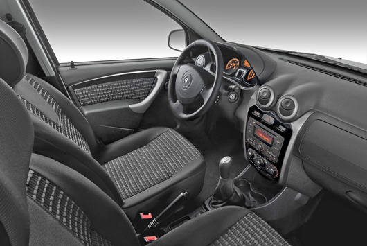 ficifics of the Renault Sandero Lالصالة