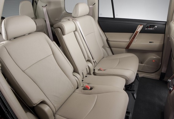 ¿Cuántas personas pueden alojarse en el Toyota Highlander II?