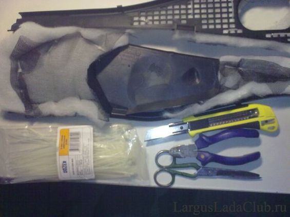 Installation of the Lada Largus air intake filter
