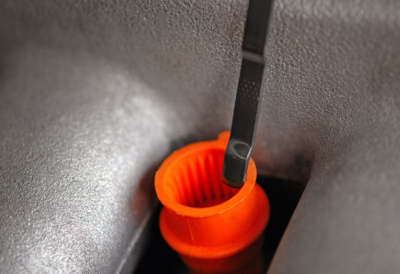 Vérifier le niveau d'huile dans la transmission automatique de Suzuki SX4