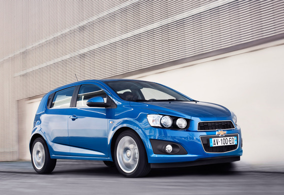There is some rope around the rear right wheel of Chevrolet Aveo 2