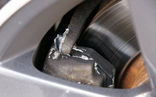 How to determine and measure the wear of brake pads
