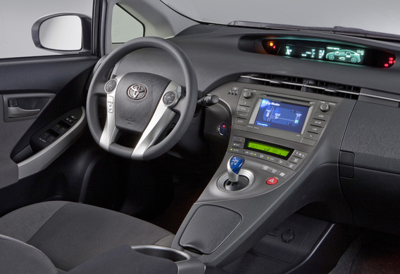 Kontrolle der Arbeitsflüssigkeit im Toyota Prius