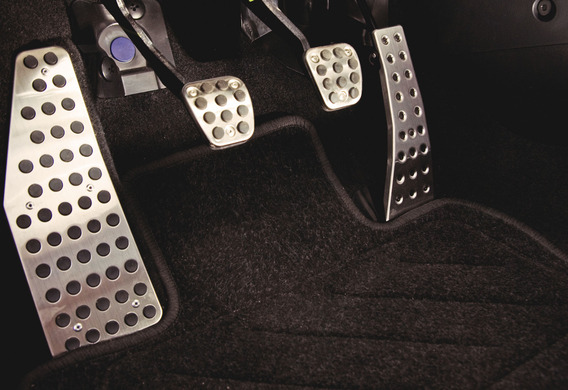 Pulsa el pedal del embrague en el Ford Focus 3