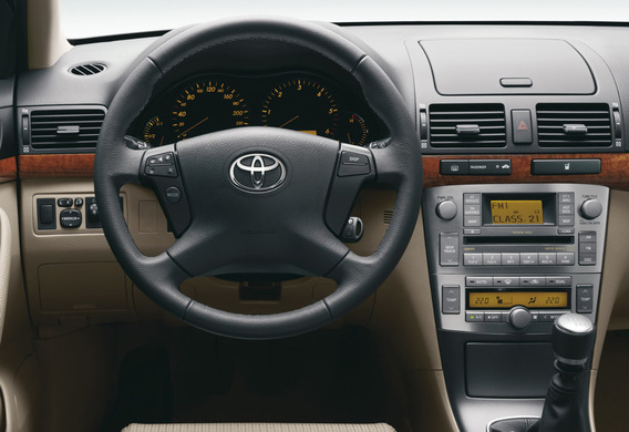 At what speeds do you need to switch the transmission to the Toyota Avensis 2?