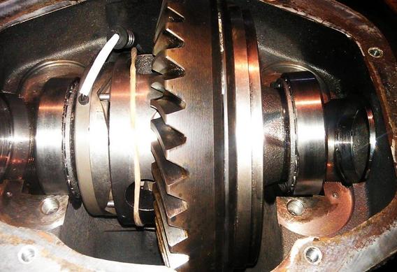 Why the rear and front bridge differential locks are necessary