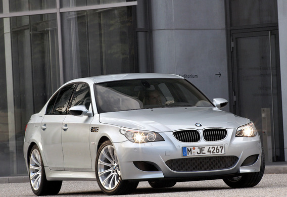 Feux de xénon avec lesquels la température de couleur convient le mieux à BMW 5 E60