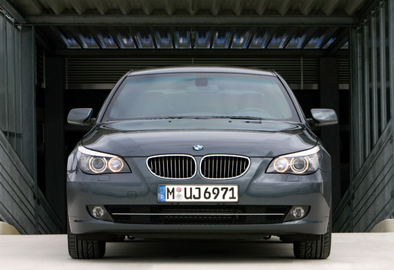 What versions of BMW 5 E60 are equipped with headlamps
