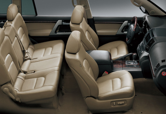 How do I make the steering wheel of the Toyota Land Cruiser 200?