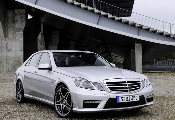Can the headgear of the Comand Mercedes E-Class (W212) be fitted with a non-original camera